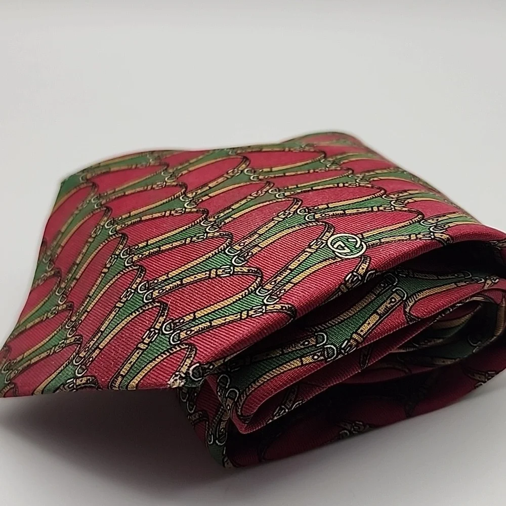 Authentic Gucci‎ Red and Green Patterned Tie With CoA